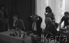 8.06.1981, Warszawa, Polska.
Wizyta Czesława Miłosza w Polsce po otrzymaniu Literackiej Nagrody Nobla - spotkanie w siedzibie wydawnictwa 