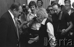 6-12.06.1981, Warszawa, Polska.
Wizyta Czesława Miłosza w Polsce po otrzymaniu Literackiej Nagrody Nobla. 
Fot. NN, zbiory Ośrodka KARTA/Independent Polish Agency (IPA) przekazał Józef Lebenbaum