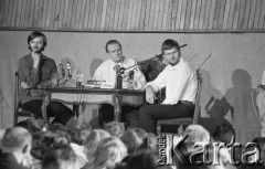 6.06.1981, Warszawa, Polska.
Wizyta Czesława Miłosza w Polsce po otrzymaniu Literackiej Nagrody Nobla - spotkanie z czytelnikami w Centralnym Klubie Studentów Politechniki Warszawskiej 