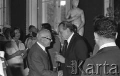 6.06.1981, Warszawa, Polska.
Wizyta Czesława Miłosza w Polsce po otrzymaniu Literackiej Nagrody Nobla - spotkanie z poetą w Pałacu na Wodzie w Łazienkach Królewskich. 
Fot. NN, zbiory Ośrodka KARTA/Independent Polish Agency (IPA) przekazał Józef Lebenbaum