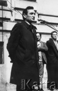 22.04.1981, Warszawa, Polska.
Obchody rocznicy Marca '68 na Uniwersytecie Warszawskim - odsłonięcie na ścianie Pałacu Uruskich (Czetwertyńskich) tablicy upamiętniającej wiec studentów domagających się wolności słowa w marcu 1968. Przemawia rektor Uniwersytetu Warszawskiego, profesor Henryk Samsonowicz. Na drugim planie widoczni są, od prawej strony: Kazimierz Dobrowolski i Andrzej Walewski. 
Fot. NN, zbiory Ośrodka KARTA/Independent Polish Agency (IPA) przekazał Józef Lebenbaum