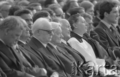 31.05.1981, Warszawa, Polska.
Pogrzeb Kardynała Stefana Wyszyńskiego - goście przybyli na ceremonię.
Fot. NN, zbiory Ośrodka KARTA/Independent Polish Agency (IPA) przekazał Józef Lebenbaum