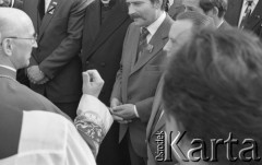 31.05.1981, Warszawa, Polska.
Pogrzeb Kardynała Stefana Wyszyńskiego. Na zdjęciu m.in. Lech Wałęsa. 
Fot. NN, zbiory Ośrodka KARTA/Independent Polish Agency (IPA) przekazał Józef Lebenbaum