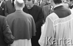 31.05.1981, Warszawa, Polska.
Pogrzeb Kardynała Stefana Wyszyńskiego. Na zdjęciu m.in. ksiądz Henryk Jankowski. 
Fot. NN, zbiory Ośrodka KARTA/Independent Polish Agency (IPA) przekazał Józef Lebenbaum
