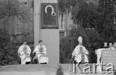 31.05.1981, Warszawa, Polska.
Pogrzeb Kardynała Stefana Wyszyńskiego - Sekretarz Stanu Watykanu Agostino Casaroli celebrujący mszę. Widoczny jest obraz Matki Boskiej Częstochowskiej.
Fot. NN, zbiory Ośrodka KARTA/Independent Polish Agency (IPA) przekazał Józef Lebenbaum