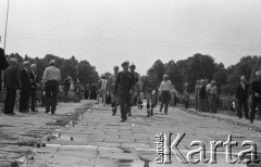31.05.1981, Warszawa, Polska.
Pogrzeb Kardynała Stefana Wyszyńskiego - harcerze oraz kombatanci. W tle widoczny jest Ogród Saski.
Fot. NN, zbiory Ośrodka KARTA/Independent Polish Agency (IPA) przekazał Józef Lebenbaum
