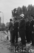 31.05.1981, Warszawa, Polska.
Pogrzeb Kardynała Stefana Wyszyńskiego - delegacja strażaków. W tle - wieża telewizyjna. 
Fot. NN, zbiory Ośrodka KARTA/Independent Polish Agency (IPA) przekazał Józef Lebenbaum