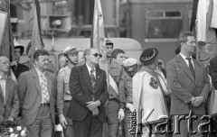 31.05.1981, Warszawa, Polska.
Pogrzeb Kardynała Stefana Wyszyńskiego - msza żałobna na Placu Zwycięstwa (dzisiejszym Placu Marszałka Józefa Piłsudskiego). Harcerze ze sztandarami oraz górale.
Fot. NN, zbiory Ośrodka KARTA/Independent Polish Agency (IPA) przekazał Józef Lebenbaum