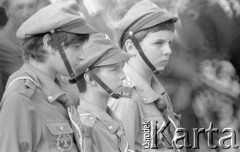 31.05.1981, Warszawa, Polska.
Pogrzeb Kardynała Stefana Wyszyńskiego - harcerze podczas mszy żałobnej na Placu Zwycięstwa (dzisiejszym Placu Marszałka Józefa Piłsudskiego). 
Fot. NN, zbiory Ośrodka KARTA/Independent Polish Agency (IPA) przekazał Józef Lebenbaum