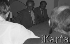 31.05.1981, Warszawa, Polska.
Pogrzeb Kardynała Stefana Wyszyńskiego - przygotowanie krypty w Katedrze św. Jana. 
Fot. NN, zbiory Ośrodka KARTA/Independent Polish Agency (IPA) przekazał Józef Lebenbaum