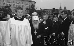 31.05.1981, Warszawa, Polska.
Pogrzeb Kardynała Stefana Wyszyńskiego - przedstawiciele kościołów protestanckich i wschodnich na Placu Zwycięstwa (dzisiejszym Placu Marszałka Józefa Piłsudskiego). 
Fot. NN, zbiory Ośrodka KARTA/Independent Polish Agency (IPA) przekazał Józef Lebenbaum
