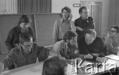 31.05.1981, Warszawa, Polska.
Pogrzeb Kardynała Stefana Wyszyńskiego - przeglądanie planów i list.
Fot. NN, zbiory Ośrodka KARTA/Independent Polish Agency (IPA) przekazał Józef Lebenbaum