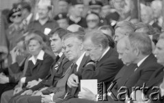 31.05.1981, Warszawa, Polska.
Pogrzeb Kardynała Stefana Wyszyńskiego - uczestnicy ceremonii. W pierwszym rzędzie siedzi m.in. Jan Kułaj.
Fot. NN, zbiory Ośrodka KARTA/Independent Polish Agency (IPA) przekazał Józef Lebenbaum