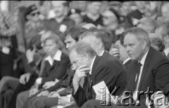 31.05.1981, Warszawa, Polska.
Pogrzeb Kardynała Stefana Wyszyńskiego - uczestnicy ceremonii. W pierwszym rzędzie siedzi m.in. Jan Kułaj. 
Fot. NN, zbiory Ośrodka KARTA/Independent Polish Agency (IPA) przekazał Józef Lebenbaum
