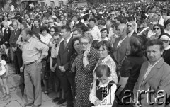 31.05.1981, Warszawa, Polska.
Pogrzeb Kardynała Stefana Wyszyńskiego - uczestnicy pogrzebu ceremonii. 
Fot. NN, zbiory Ośrodka KARTA/Independent Polish Agency (IPA) przekazał Józef Lebenbaum