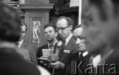 28-29.03.1981, Jarosław, Polska.
Msza święta w Kolegiacie Bożego Ciała z udziałem delegatów na I zjazd Niezależnego Samorządnego Związku Rolników Indywidualnych „Solidarność”. Delegat przemawia.
Fot. NN, zbiory Ośrodka KARTA/Independent Polish Agency (IPA) przekazał Józef Lebenbaum