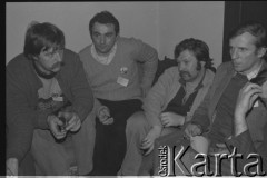 marzec 1981, Bydgoszcz, Polska.
Spotkanie działaczy Solidarności, z prawej siedzi Roman Bartoszcze.
Fot. NN, zbiory Ośrodka KARTA/Independent Polish Agency (IPA), przekazał Józef Lebenbaum
