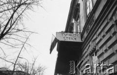 Listopad 1981, Warszawa, Polska.
Uniwersytet Warszawski - strajk okupacyjny studentów solidaryzujących się ze studentami Wyższej Szkoły Inżynierskiej w Radomiu. Flaga i napis 