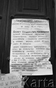 Listopad 1981, Warszawa, Polska.
Uniwersytet Warszawski - strajk okupacyjny studentów solidaryzujących się ze studentami Wyższej Szkoły Inżynierskiej w Radomiu. Ogłoszenie informujące o stanowisku Senatu UW w sprawie strajku.
Fot. NN, zbiory Ośrodka KARTA/Independent Polish Agency (IPA) przekazał Józef Lebenbaum