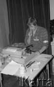 Luty 1981, Warszawa, Polska.
Akademia Medyczna - strajk okupacyjny studentów solidaryzujących się ze studentami w Łodzi. Protestujący student, z opaską 