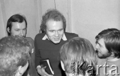 Luty 1981, Warszawa, Polska.
Akademia Medyczna - strajk okupacyjny studentów solidaryzujących się ze studentami w Łodzi. Protestujący studenci ze znaczkami 