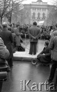 8.03.1981, Warszawa, Polska.
Obchody rocznicy Marca'68 na Uniwersytecie Warszawskim - uroczystość wmurowania w ścianę Pałacu Uruskich (Czetwertyńskich) aktu erekcyjnego pod tablicę upamiętniającą wiec studentów domagających się wolności słowa w marcu 1968. W tle widoczny jest budynek Biblioteki Uniwersytetu Warszawskiego. 
Fot. NN, zbiory Ośrodka KARTA/Independent Polish Agency (IPA) przekazał Józef Lebenbaum 
