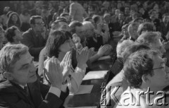 8.03.1981, Warszawa, Polska.
Obchody rocznicy Marca'68 na Uniwersytecie Warszawskim. Sesja naukowa w auli Audytorium Maximum Uniwersytetu Warszawskiego - słuchacze, pierwszy od lewej siedzi profesor Włodzimierz  Kołos. 
Fot. Andrzej Friszke, zbiory Ośrodka KARTA/Independent Polish Agency (IPA) przekazał Józef Lebenbaum