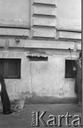 8.03.1981, Warszawa, Polska.
Obchody rocznicy Marca'68 na Uniwersytecie Warszawskim - uroczystość wmurowania w ścianę Pałacu Uruskich (Czetwertyńskich) aktu erekcyjnego pod tablicę upamiętniającą wiec studentów domagających się wolności słowa w marcu 1968. 
Fot. NN, zbiory Ośrodka KARTA/Independent Polish Agency (IPA) przekazał Józef Lebenbaum