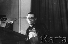 8.03.1981, Warszawa, Polska.
Jan Lityński podczas obchodów rocznicy Marca'68 na Uniwersytecie Warszawskim. Sesja naukowa w auli Audytorium Maximum Uniwersytetu Warszawskiego.
Fot. Andrzej Friszke, zbiory Ośrodka KARTA/Independent Polish Agency (IPA) przekazał Józef Lebenbaum