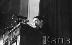 8.03.1981, Warszawa, Polska.
Seweryn Blumsztajn podczas obchodów rocznicy Marca'68 na Uniwersytecie Warszawskim. Sesja naukowa w auli Audytorium Maximum Uniwersytetu Warszawskiego. 
Fot. Andrzej Friszke, zbiory Ośrodka KARTA/Independent Polish Agency (IPA) przekazał Józef Lebenbaum