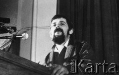 8.03.1981, Warszawa, Polska.
Obchody rocznicy Marca'68 na Uniwersytecie Warszawskim. Sesja naukowa w auli Audytorium Maximum Uniwersytetu Warszawskiego - jeden z prelegentów. 
Fot. Andrzej Friszke, zbiory Ośrodka KARTA/Independent Polish Agency (IPA) przekazał Józef Lebenbaum