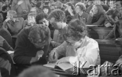 8.03.1981, Warszawa, Polska.
Anna Walentynowicz podczas obchodów rocznicy Marca'68 na Uniwersytecie Warszawskim. Sesja naukowa w auli Audytorium Maximum Uniwersytetu Warszawskiego. 
Fot. Andrzej Friszke, zbiory Ośrodka KARTA/Independent Polish Agency (IPA) przekazał Józef Lebenbaum