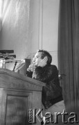 8.03.1981, Warszawa, Polska.
Jan Lityński podczas obchodów rocznicy Marca'68 na Uniwersytecie Warszawskim. Sesja naukowa w auli Audytorium Maximum Uniwersytetu Warszawskiego.
Fot. Andrzej Friszke, zbiory Ośrodka KARTA/Independent Polish Agency (IPA) przekazał Józef Lebenbaum