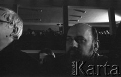8.03.1981, Warszawa, Polska.
Jan Józef Lipski (po lewej stronie) podczas obchodów rocznicy Marca'68 na Uniwersytecie Warszawskim. Sesja naukowa w auli Audytorium Maximum Uniwersytetu Warszawskiego. 
Fot. Andrzej Friszke, zbiory Ośrodka KARTA/Independent Polish Agency (IPA) przekazał Józef Lebenbaum