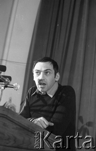 8.03.1981, Warszawa, Polska.
Seweryn Blumsztajn podczas obchodów rocznicy Marca'68 na Uniwersytecie Warszawskim. Sesja naukowa w auli Audytorium Maximum Uniwersytetu Warszawskiego.  
Fot. Andrzej Friszke, zbiory Ośrodka KARTA/Independent Polish Agency (IPA) przekazał Józef Lebenbaum