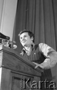 8.03.1981, Warszawa, Polska.
Zbigniew Bujak podczas obchodów rocznicy Marca'68 na Uniwersytecie Warszawskim. Sesja naukowa w auli Audytorium Maximum Uniwersytetu Warszawskiego.  
Fot. Andrzej Friszke, zbiory Ośrodka KARTA/Independent Polish Agency (IPA) przekazał Józef Lebenbaum