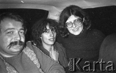 25.06.1981, Radom, Polska.
Rocznica Czerwca' 76. Jerzy Kozak i dwie kobiety siedzą w samochodzie.
Fot. NN, zbiory Ośrodka KARTA/Independent Polish Agency (IPA).