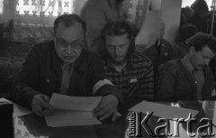 6.01.1981, Ustrzyki Dolne, Polska.
Rozmowy komisji rządowej ze strajkującymi rolnikami. Na zdjęciu od lewej Henryk Bąk, Wieńczysław Nowacki, Antoni Wojnarowicz.
Fot. Ścibor Rylski Independent Polish Agency (IPA) , przekazał Józef Lebenbaum