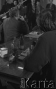 6.01.1981, Ustrzyki Dolne, Polska.
Rozmowy komisji rządowej ze strajkującymi rolnikami. Na zdjęciu z lewej Mieczysław Domaradzki.
Fot. Ścibor Rylski Independent Polish Agency (IPA) , przekazał Józef Lebenbaum