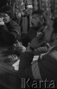6.01.1981, Ustrzyki Dolne, Polska.
Rozmowy komisji rządowej ze strajkującymi rolnikami. Na zdjęciu uczestnicy rozmów.
Fot. Ścibor Rylski Independent Polish Agency (IPA) , przekazał Józef Lebenbaum
