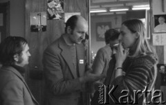 6.01.1981, Ustrzyki Dolne, Polska.
Rozmowy komisji rządowej ze strajkującymi rolnikami. Na zdjęciu od lewej Zdzisław Ostatek i Anna Szczepuła.
Fot. Ścibor Rylski Independent Polish Agency (IPA) , przekazał Józef Lebenbaum