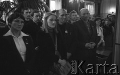 Ok. 21.03.1981, Bydgoszcz, Polska.
Msza święta w okupowanej siedzibie Wojewódzkiego Komitetu ZSL. Na zdjęciu uczestnicy mszy.
Fot. Lech Ścibor-Rylski, zbiory Ośrodka KARTA/Independent Polish Agency (IPA), przekazał Józef Lebenbaum
