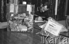 Marzec-kwiecień 1981, Bydgoszcz, Polska.
Skarbonka strajkowa, na niej napis: 