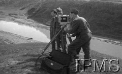 Kwiecień 1942, Jangi-Jul, Uzbekistan, ZSRR
Ekipa filmowa podczas pracy.
Fot. inż. Ostrowski, Instytut Polski im. Gen. Sikorskiego w Londynie [album negatywowy A-I ROSJA] - płachta 31
