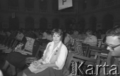 Czerwiec 1981, Warszawa, Polska.
I Walne Zebranie Delegatów NSZZ „Solidarność” Regionu Mazowsze w gmachu Politechniki Warszawskiej. W pierwszym rzędzie siedzą od lewej: Irena Dzierzgowska, NN, Mirosław Sawicki.
Fot. NN, zbiory Ośrodka KARTA/Independent Polish Agency (IPA) przekazał Józef Lebenbaum