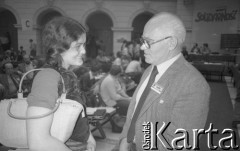 Czerwiec 1981, Warszawa, Polska.
I Walne Zebranie Delegatów NSZZ „Solidarność” Regionu Mazowsze w gmachu Politechniki Warszawskiej. Uczestnicy zgromadzenia - Urszula Doroszewska i Tadeusz Kłopotowski. 
Fot. NN, zbiory Ośrodka KARTA/Independent Polish Agency (IPA) przekazał Józef Lebenbaum



