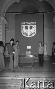Czerwiec 1981, Warszawa, Polska.
I Walne Zebranie Delegatów NSZZ „Solidarność” Regionu Mazowsze w gmachu Politechniki Warszawskiej. Uczestnicy stoją obok puszki na datki, które są przeznaczone na sztandar i tablicę.
Fot. NN, zbiory Ośrodka KARTA/Independent Polish Agency (IPA) przekazał Józef Lebenbaum