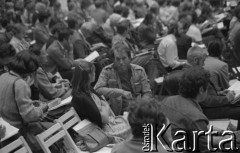 Czerwiec 1981, Warszawa, Polska.
I Walne Zebranie Delegatów NSZZ „Solidarność” Regionu Mazowsze w gmachu Politechniki Warszawskiej - uczestnicy zgromadzenia, obecny m.in. Mirosław Chojecki.
Fot. NN, zbiory Ośrodka KARTA/Independent Polish Agency (IPA) przekazał Józef Lebenbaum