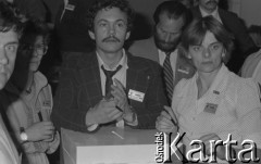 Czerwiec 1981, Warszawa, Polska.
I Walne Zebranie Delegatów NSZZ „Solidarność” Regionu Mazowsze w gmachu Politechniki Warszawskiej. W środku stoi Jerzy Wielec, 2. z lewej Maria Zieleniec. 
Fot. NN, zbiory Ośrodka KARTA/Independent Polish Agency (IPA) przekazał Józef Lebenbaum