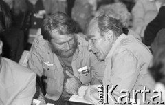 Czerwiec 1981, Warszawa, Polska.
I Walne Zebranie Delegatów NSZZ „Solidarność” Regionu Mazowsze w gmachu Politechniki Warszawskiej. Z lewej strony - Mirosław Chojecki. 
Fot. NN, zbiory Ośrodka KARTA/Independent Polish Agency (IPA) przekazał Józef Lebenbaum